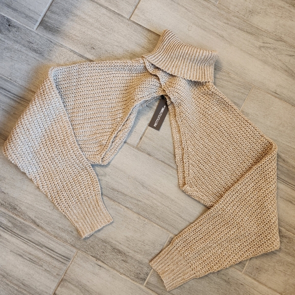 PrettyLittleThing PLT Sweater XS Beige Chunky Knit Cropped Cut Out Turtle New - Picture 2 of 12